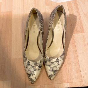 Nine West flower/leopard print monochromatic heels